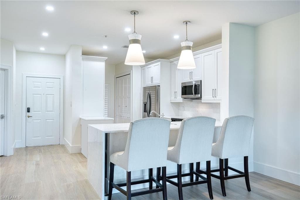 220 Vintage Cir B103, Naples, FL 34119-5