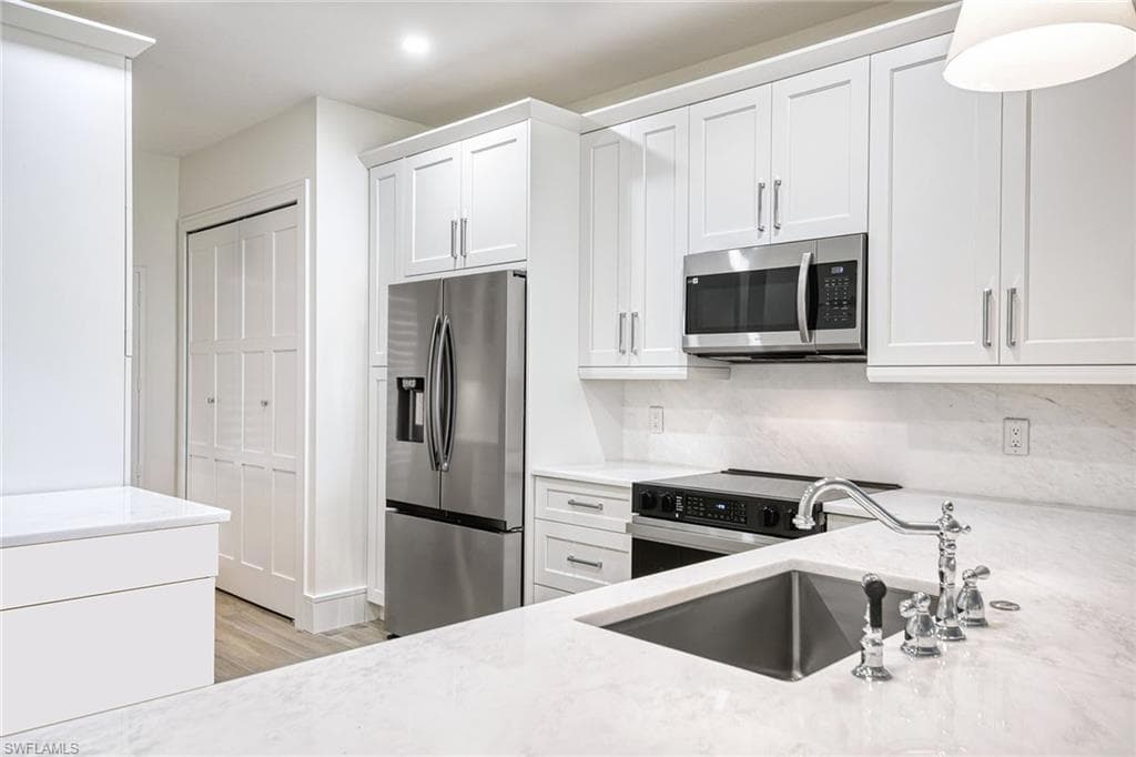 220 Vintage Cir B103, Naples, FL 34119-6