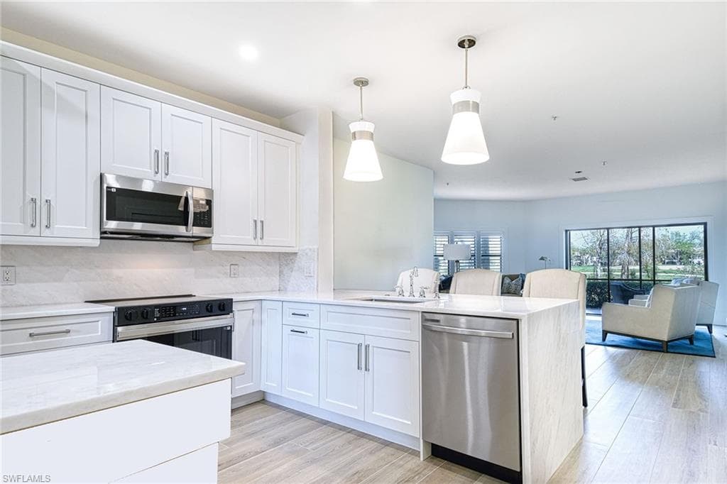 220 Vintage Cir B103, Naples, FL 34119-8