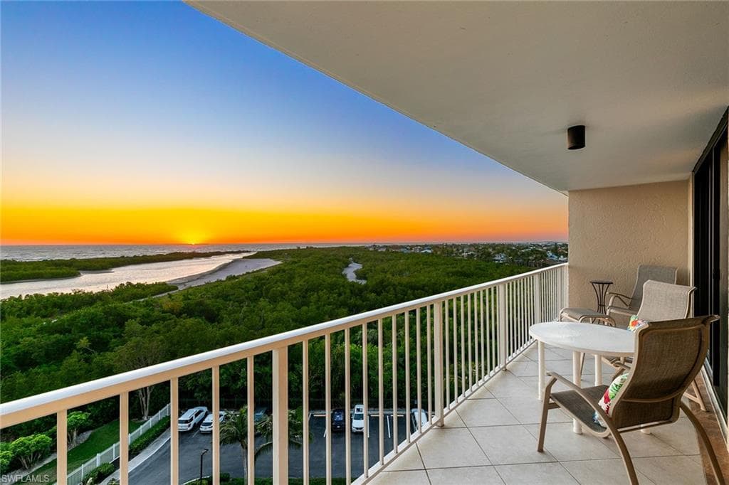 440 Seaview Ct 902, Marco Island, FL 34145-4