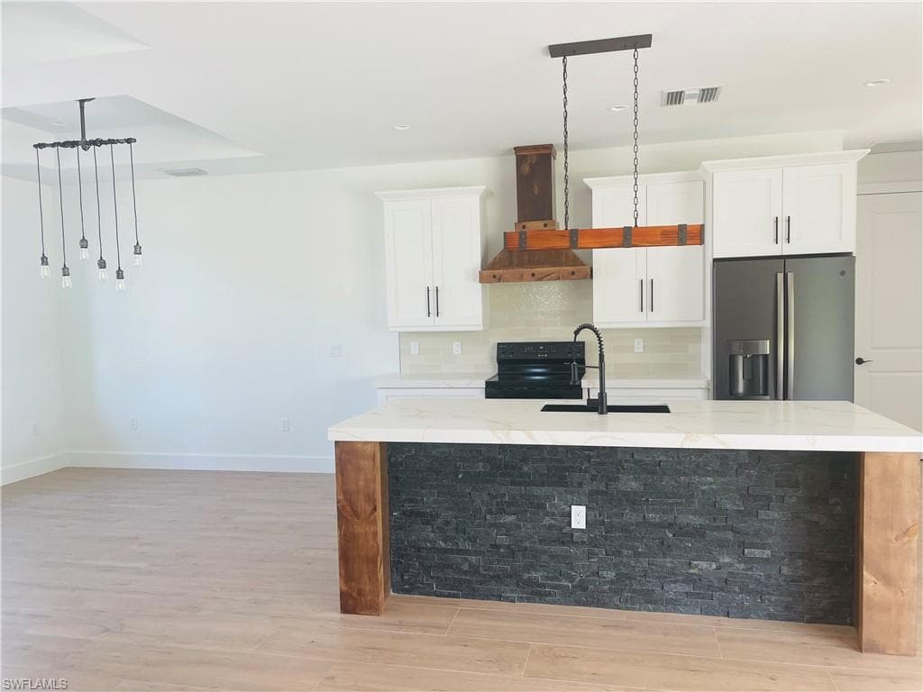 3498 47th Ave NE, Naples, FL 34120-6