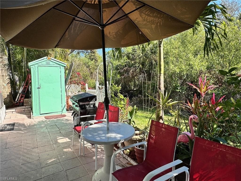 1658 Diamond Lake Cir, Naples, FL 34114-9