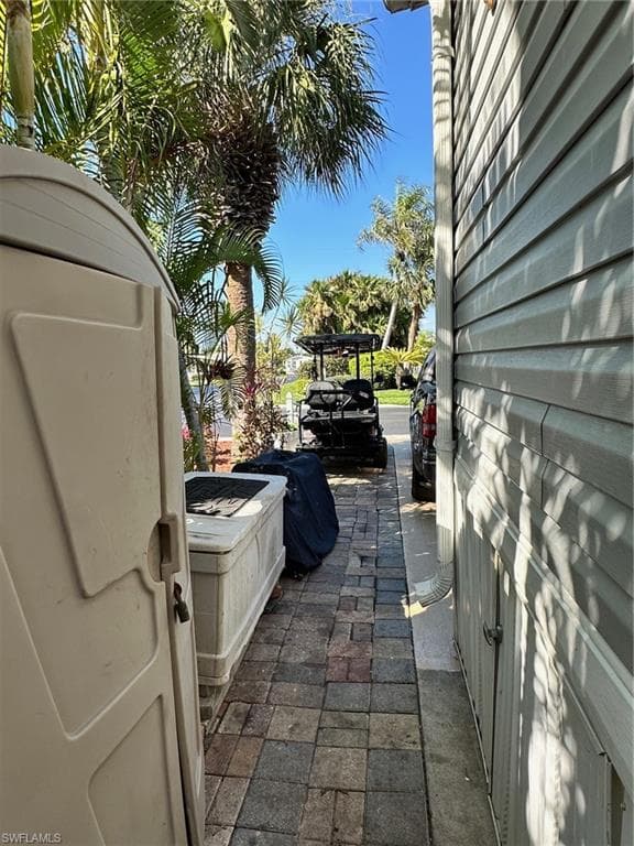 1658 Diamond Lake Cir, Naples, FL 34114-11