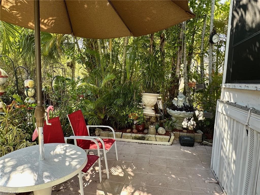 1658 Diamond Lake Cir, Naples, FL 34114-13