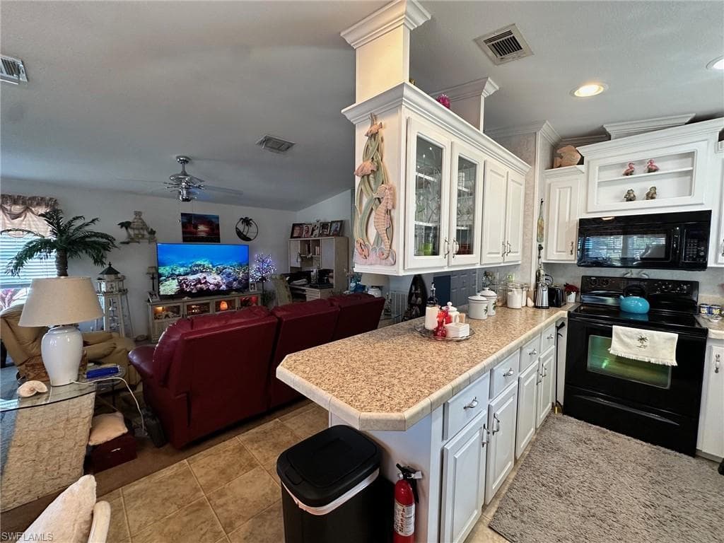 1658 Diamond Lake Cir, Naples, FL 34114-19