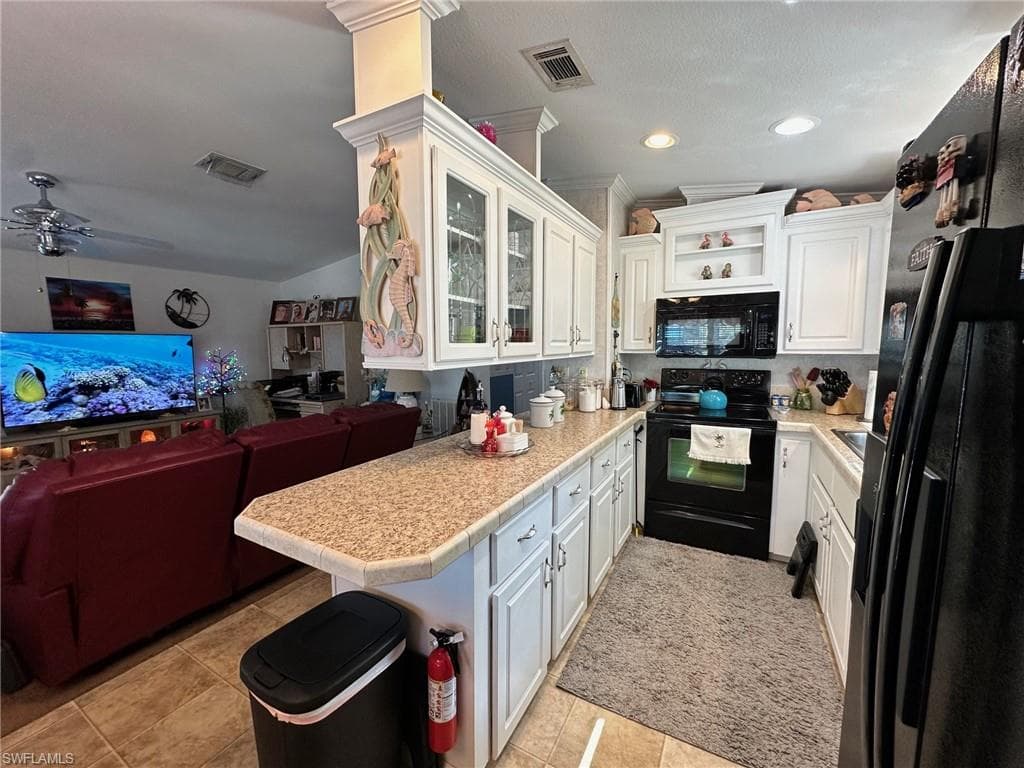 1658 Diamond Lake Cir, Naples, FL 34114-20