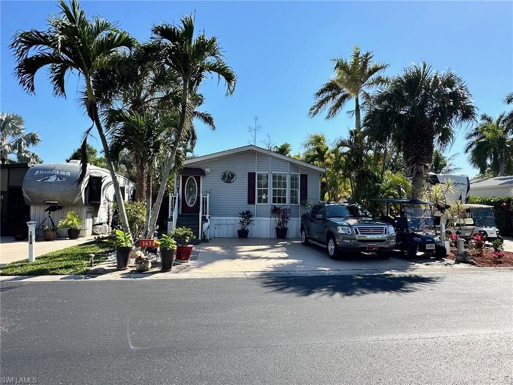 1658 Diamond Lake Cir, Naples, FL 34114-3
