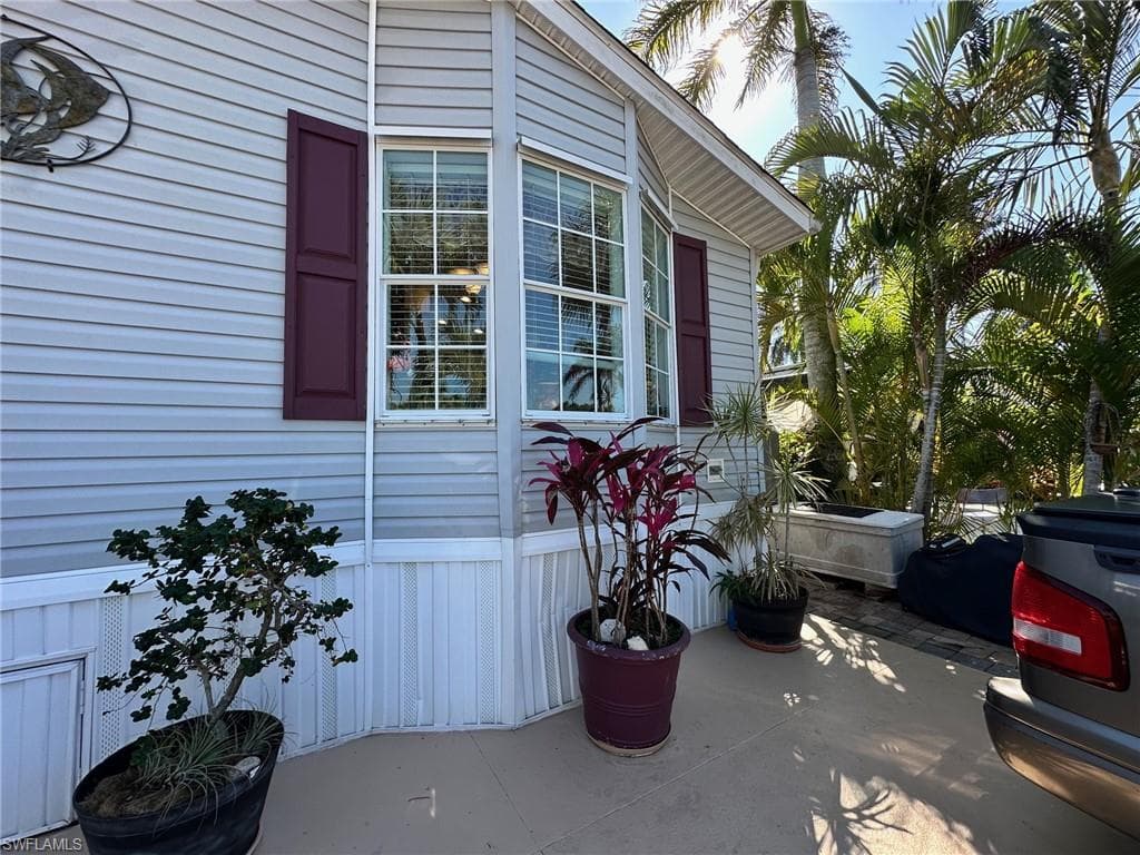 1658 Diamond Lake Cir, Naples, FL 34114-4