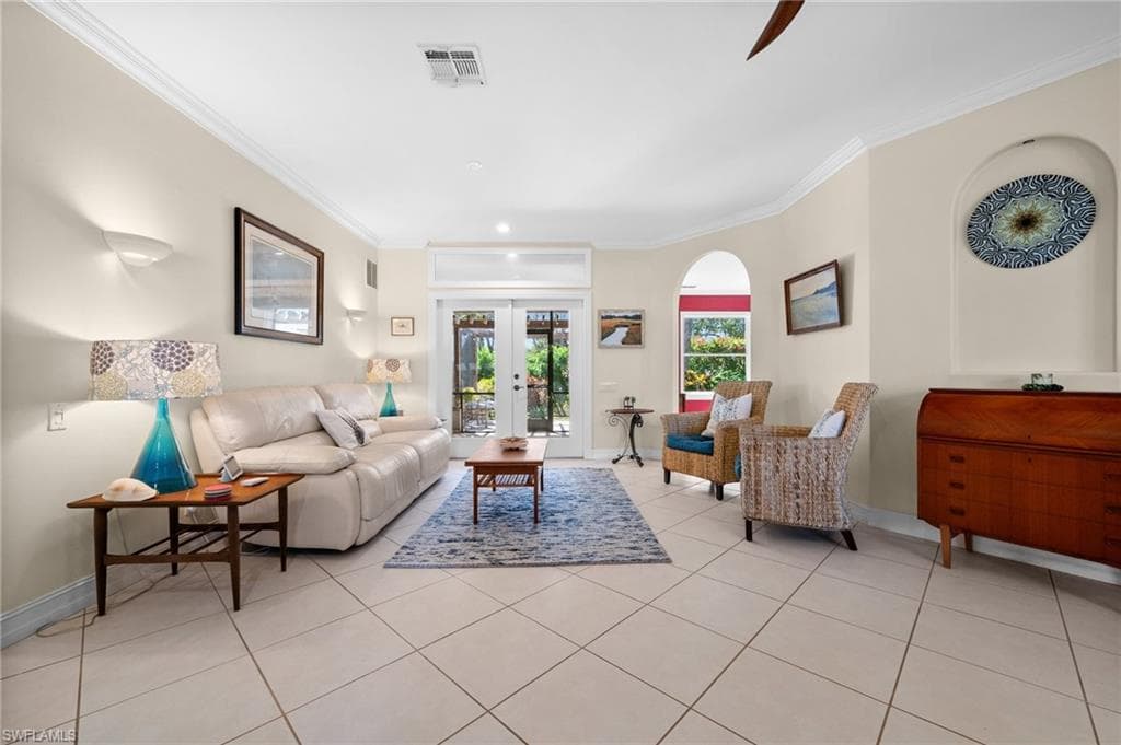2440 River Reach Dr, Naples, FL 34104-4