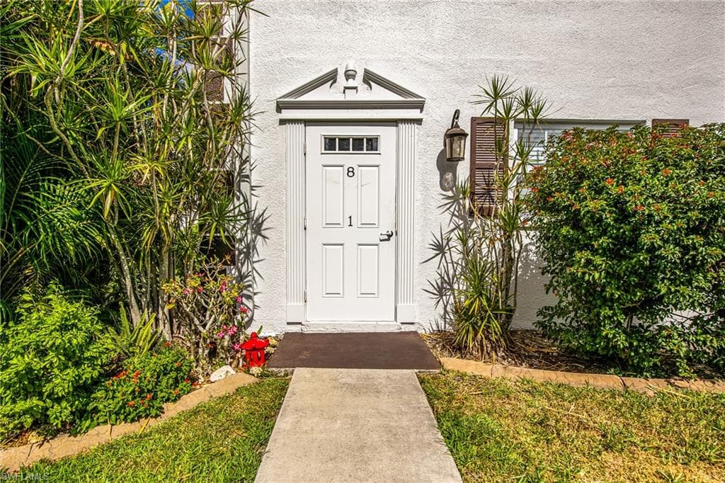 7025 New Post Dr 1, North Fort Myers, FL 33917-3