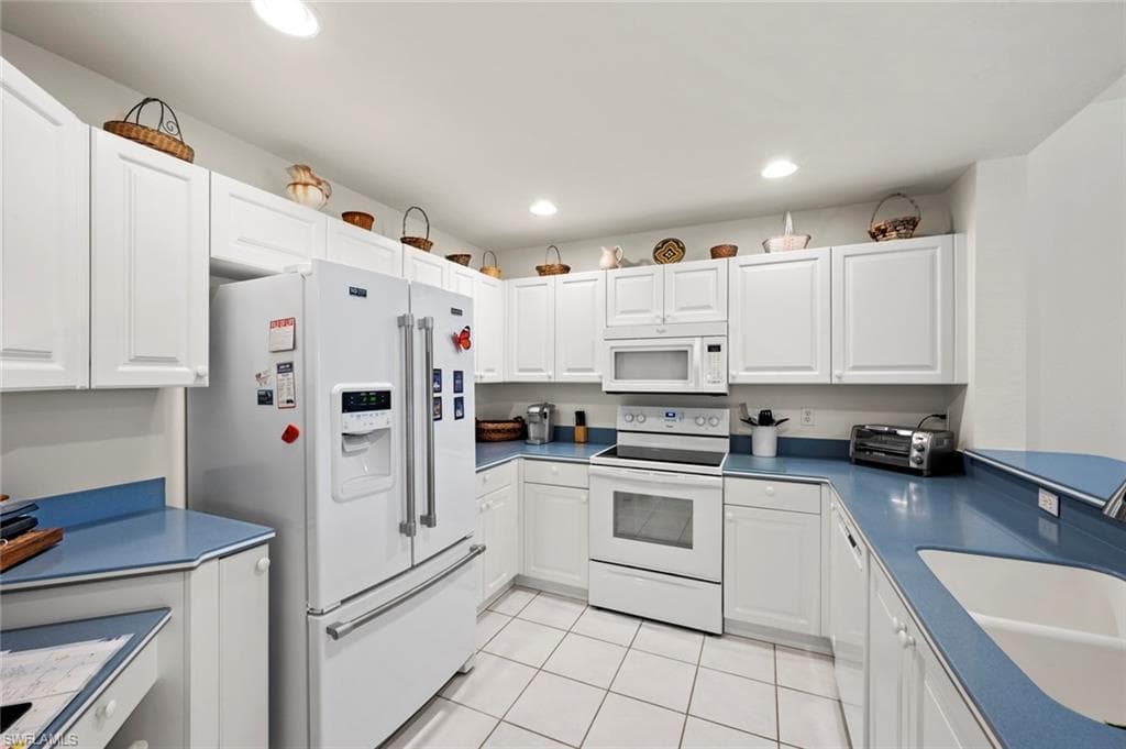 500 Diamond Cir 503, Naples, FL 34110-24