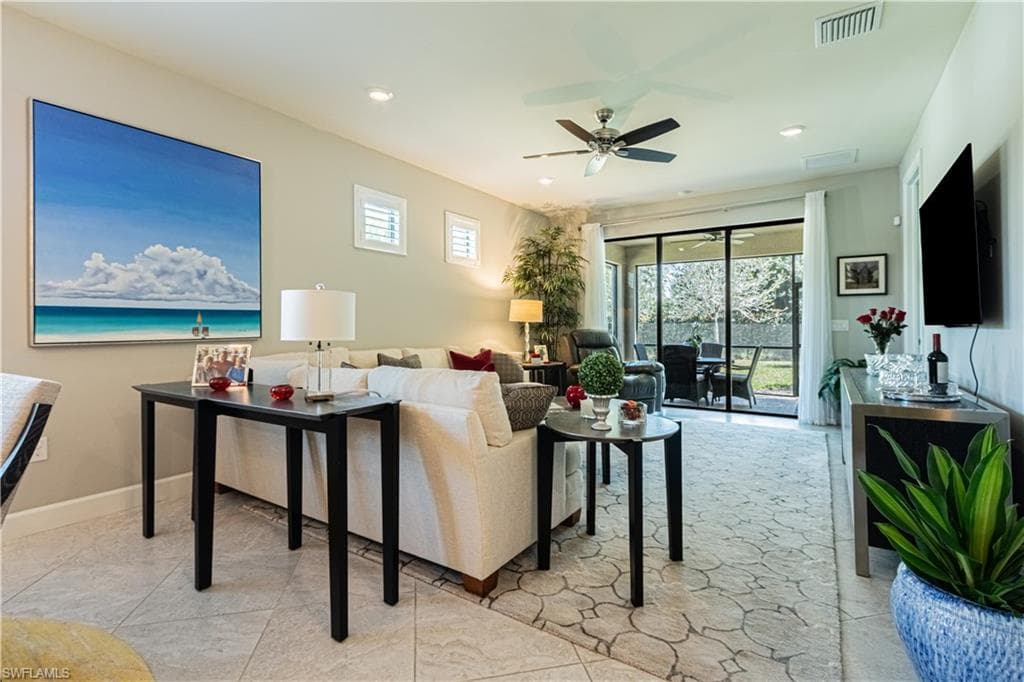 7658 Jacaranda Ln, Naples, FL 34114-19