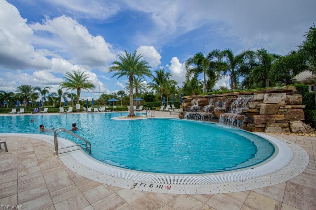 7658 Jacaranda Ln, Naples, FL 34114-40