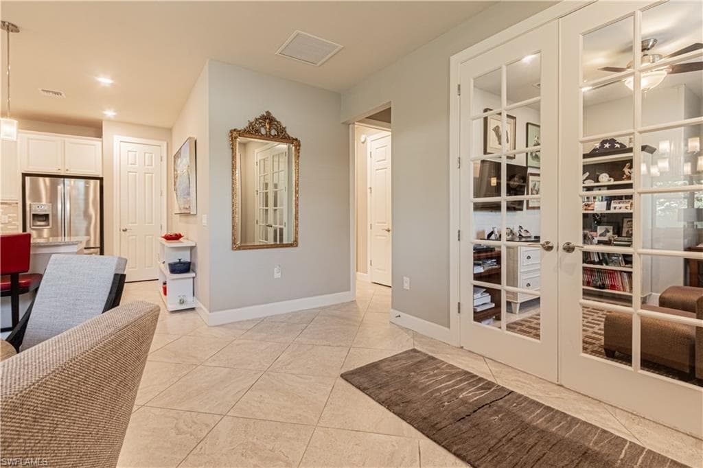 7658 Jacaranda Ln, Naples, FL 34114-5