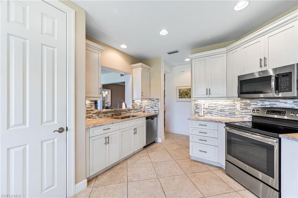 8069 Players Cove Dr 101, Naples, FL 34113-12