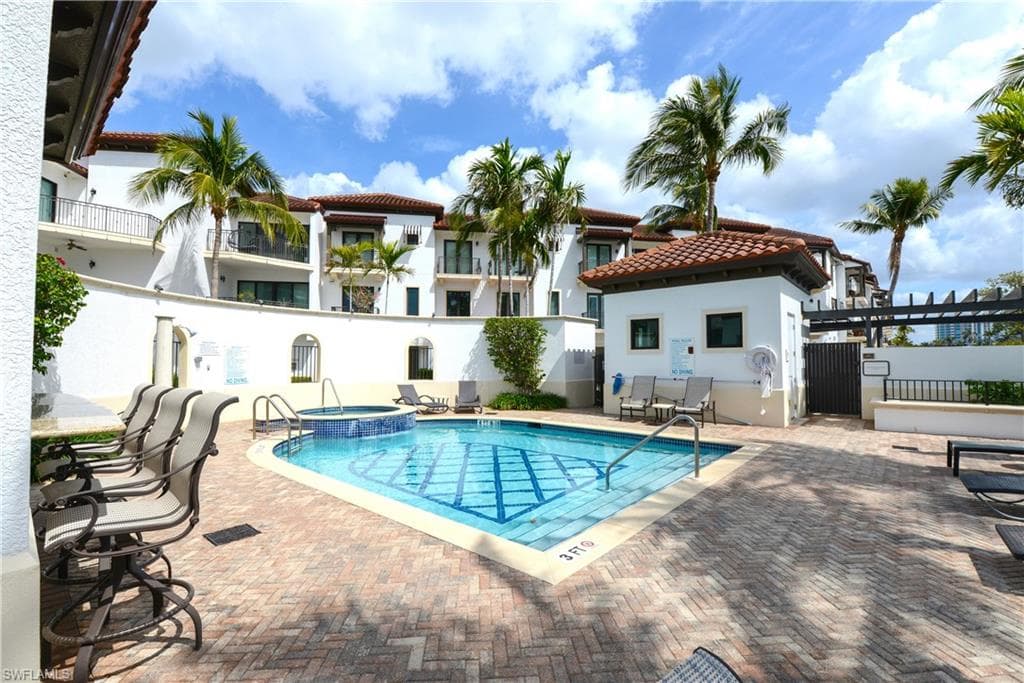 1530 5th Ave S 208c, Naples, FL 34102-19