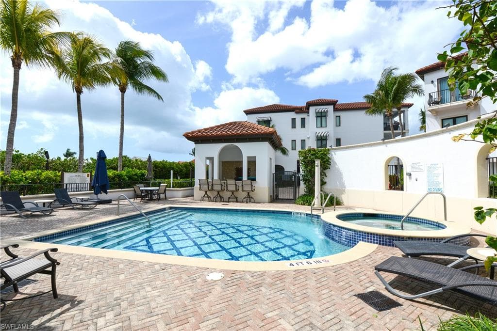 1530 5th Ave S 208c, Naples, FL 34102-20