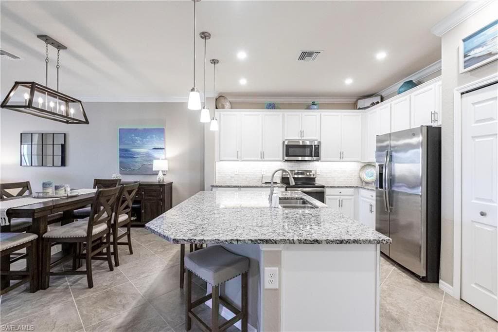 9109 Glenforest Dr, Naples, FL 34120-9