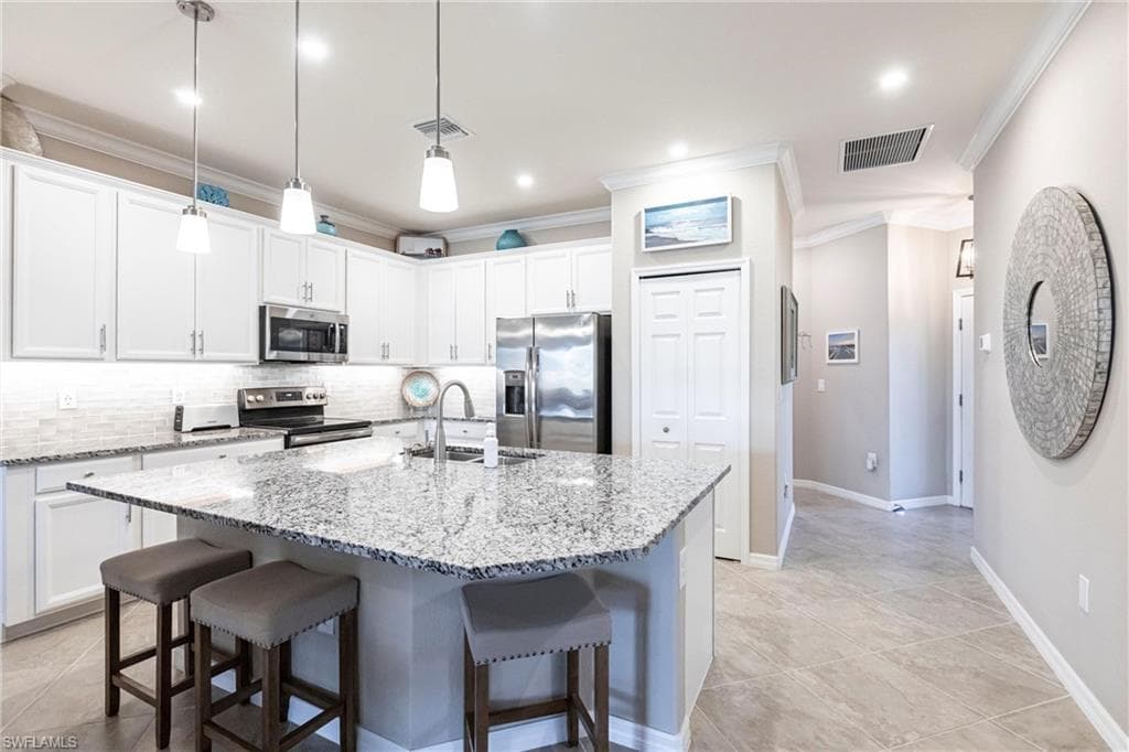 9109 Glenforest Dr, Naples, FL 34120-10