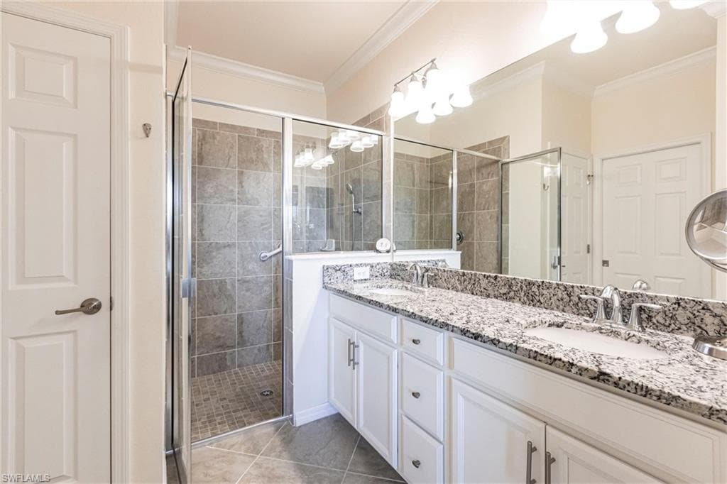 9109 Glenforest Dr, Naples, FL 34120-21