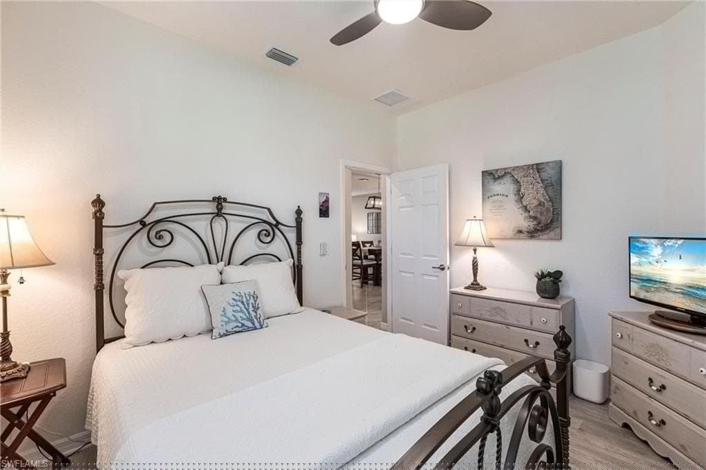 9109 Glenforest Dr, Naples, FL 34120-22