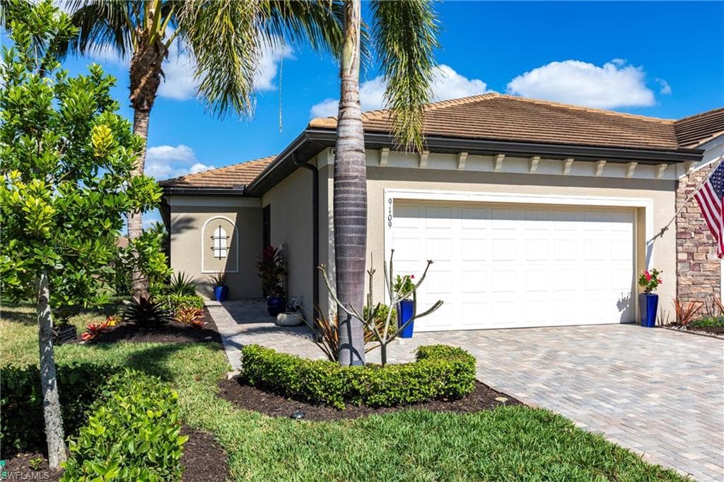 9109 Glenforest Dr, Naples, FL 34120-2