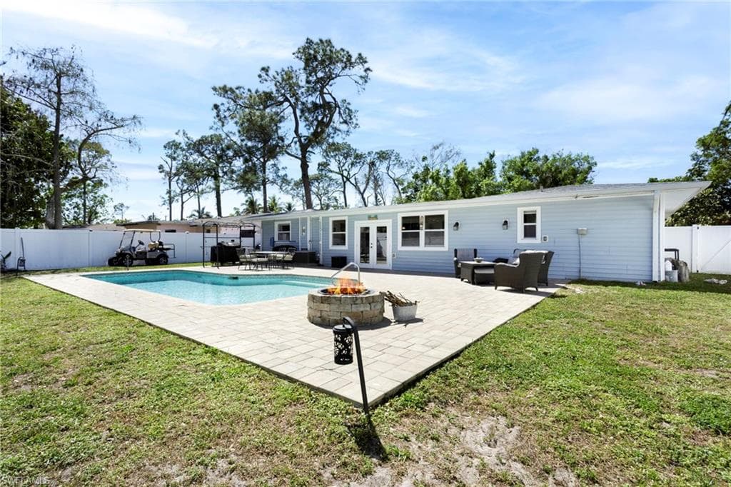 8942 Forest St, Fort Myers, FL 33907-4