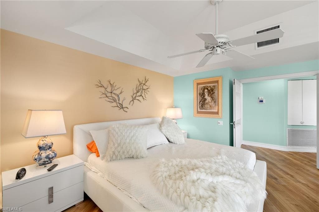 421 La Peninsula Blvd 421, Naples, FL 34113-16