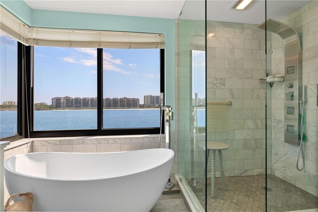 421 La Peninsula Blvd 421, Naples, FL 34113-18