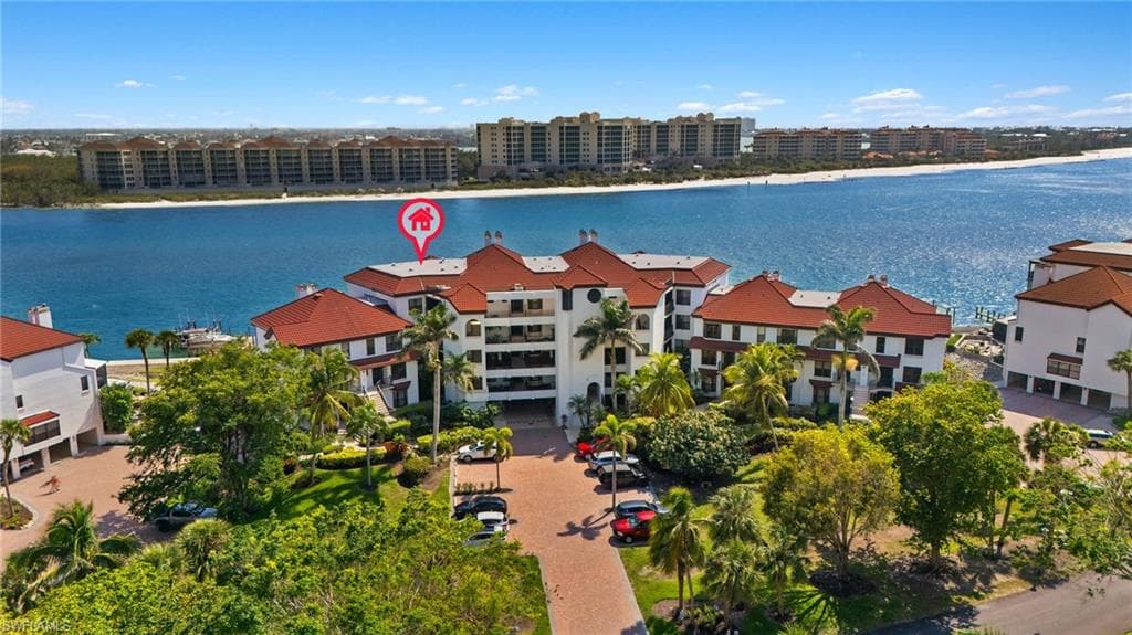 421 La Peninsula Blvd 421, Naples, FL 34113-1