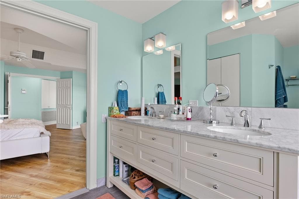 421 La Peninsula Blvd 421, Naples, FL 34113-19