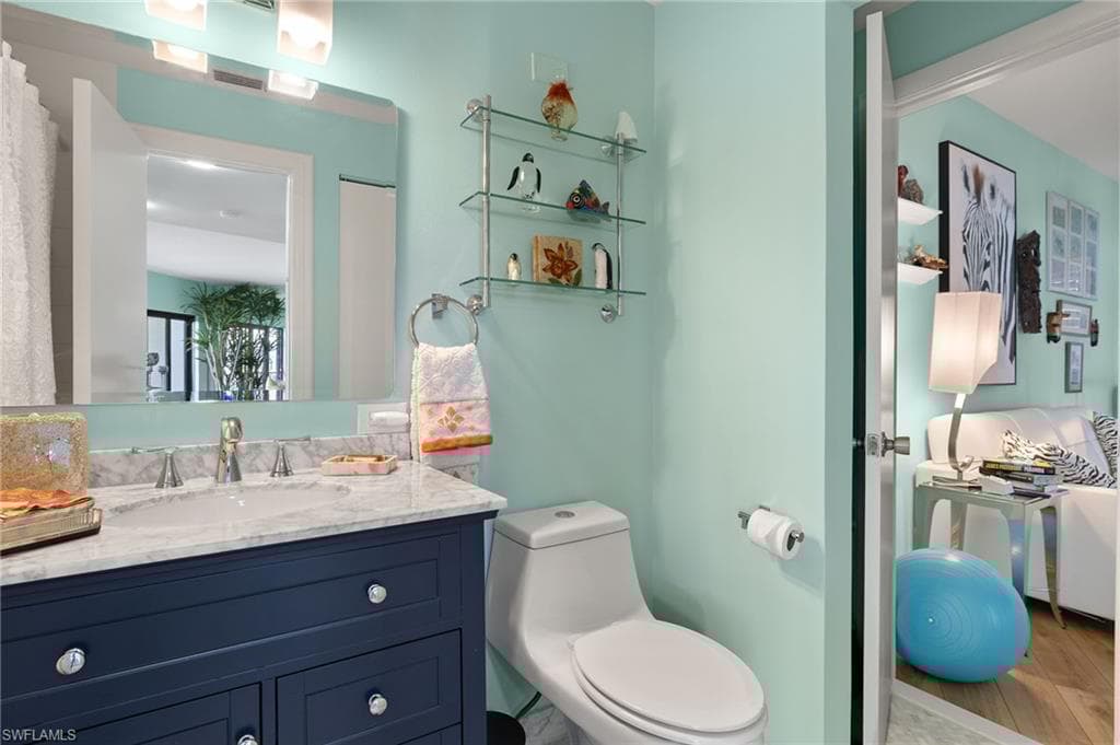 421 La Peninsula Blvd 421, Naples, FL 34113-23