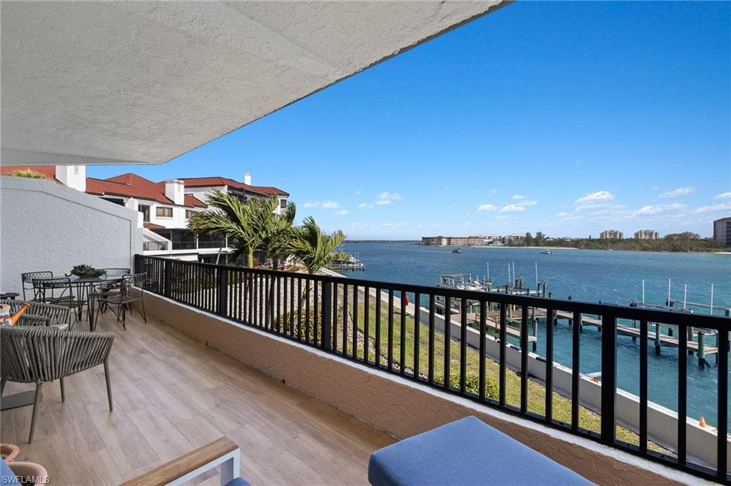 421 La Peninsula Blvd 421, Naples, FL 34113-24