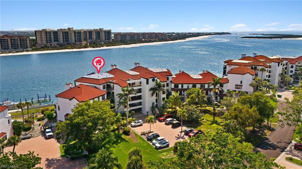 421 La Peninsula Blvd 421, Naples, FL 34113-26