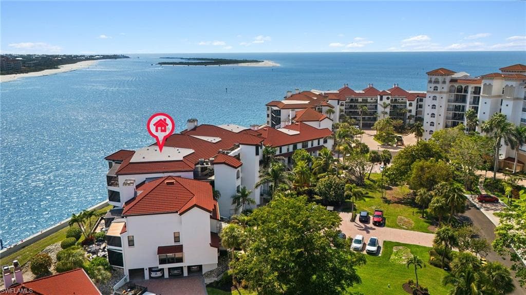421 La Peninsula Blvd 421, Naples, FL 34113-27