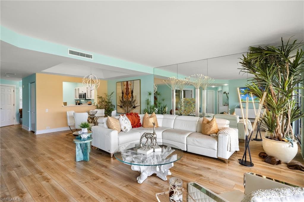 421 La Peninsula Blvd 421, Naples, FL 34113-4