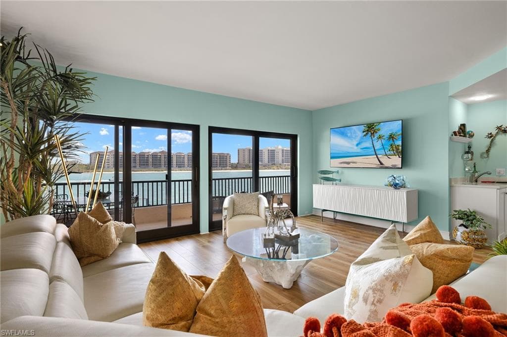 421 La Peninsula Blvd 421, Naples, FL 34113-6