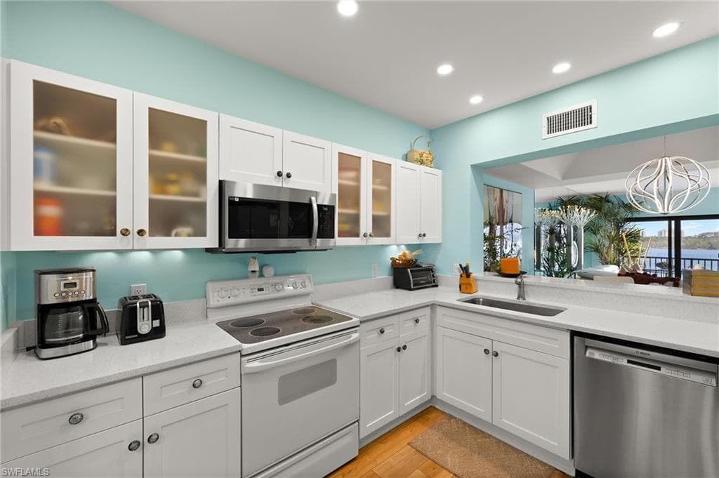 421 La Peninsula Blvd 421, Naples, FL 34113-8