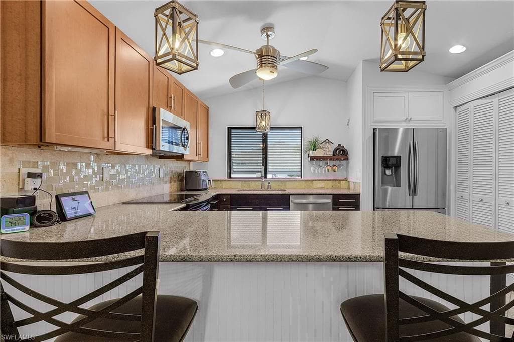 408 5th St, Cape Coral, FL 33990-9