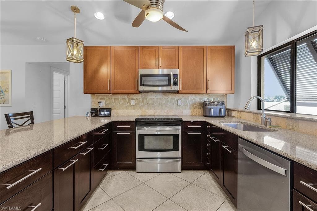 408 5th St, Cape Coral, FL 33990-10