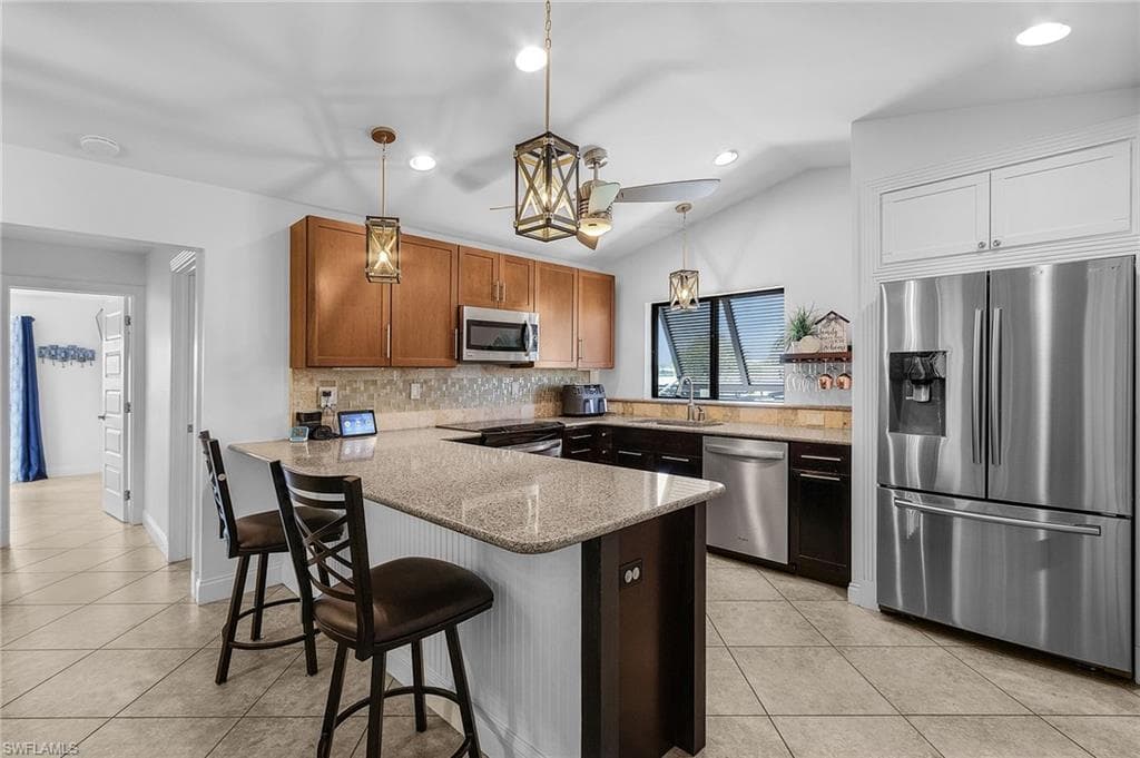 408 5th St, Cape Coral, FL 33990-8