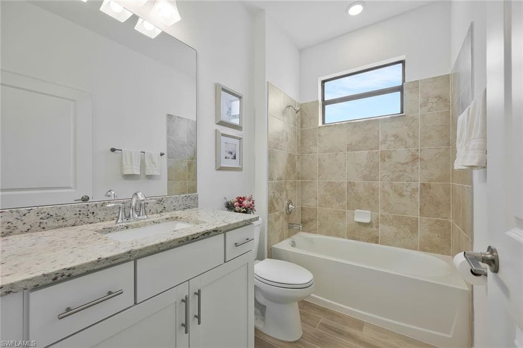 1821 Lema Ct, Naples, FL 34120-22