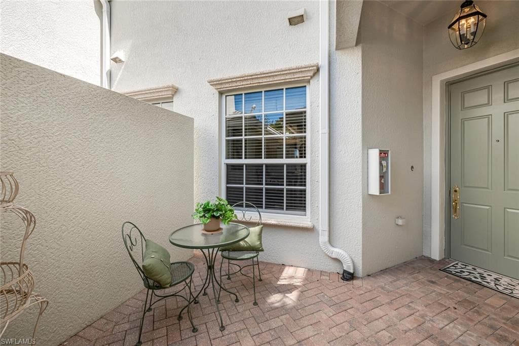9243 Tesoro Ln 103, Naples, FL 34114-13