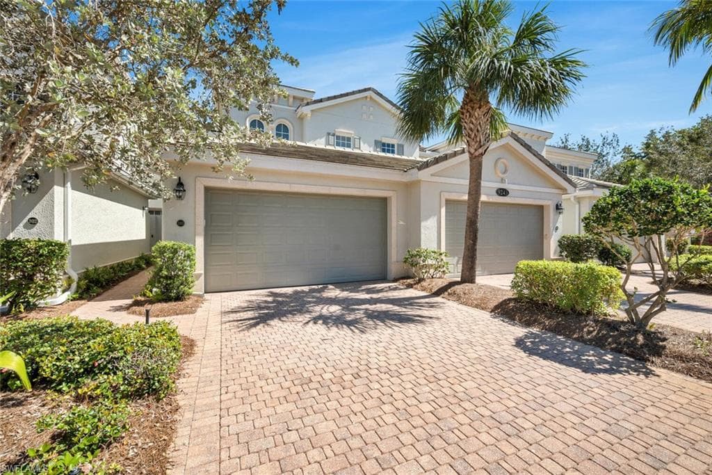 9243 Tesoro Ln 103, Naples, FL 34114-3