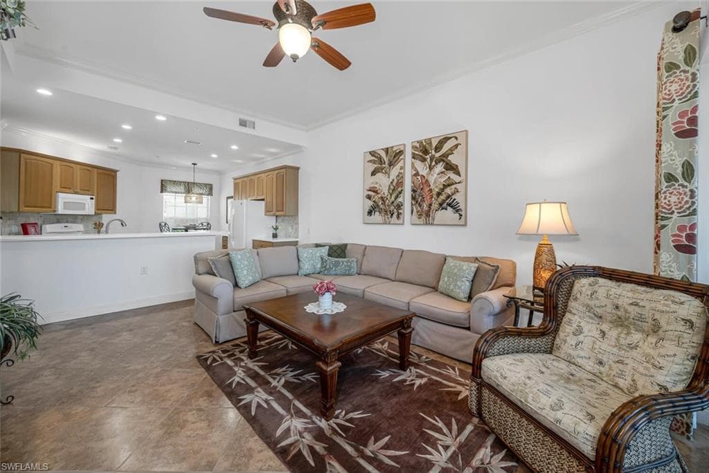9243 Tesoro Ln 103, Naples, FL 34114-6