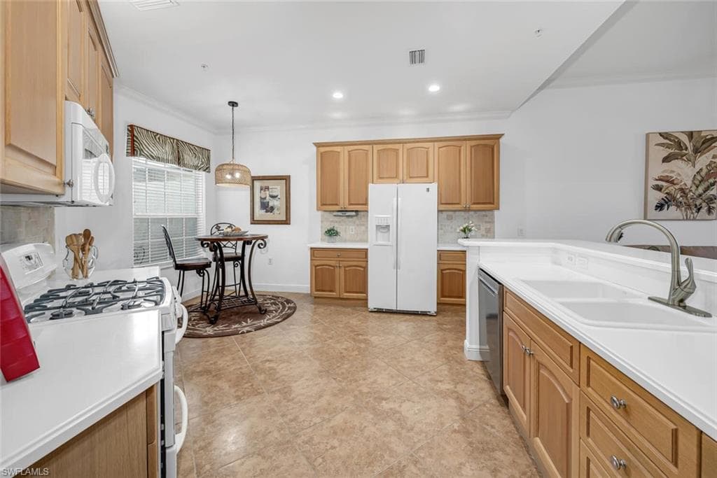 9243 Tesoro Ln 103, Naples, FL 34114-7