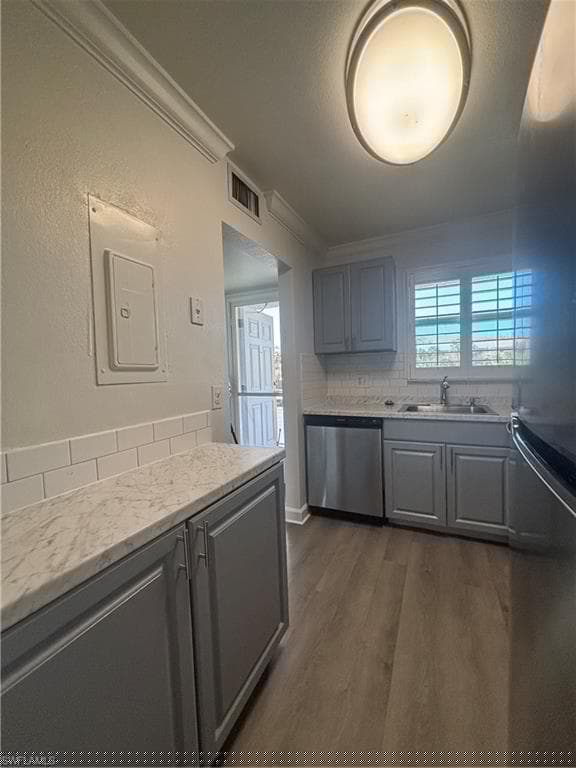 225 Turtle Lake Ct 210, Naples, FL 34105-9