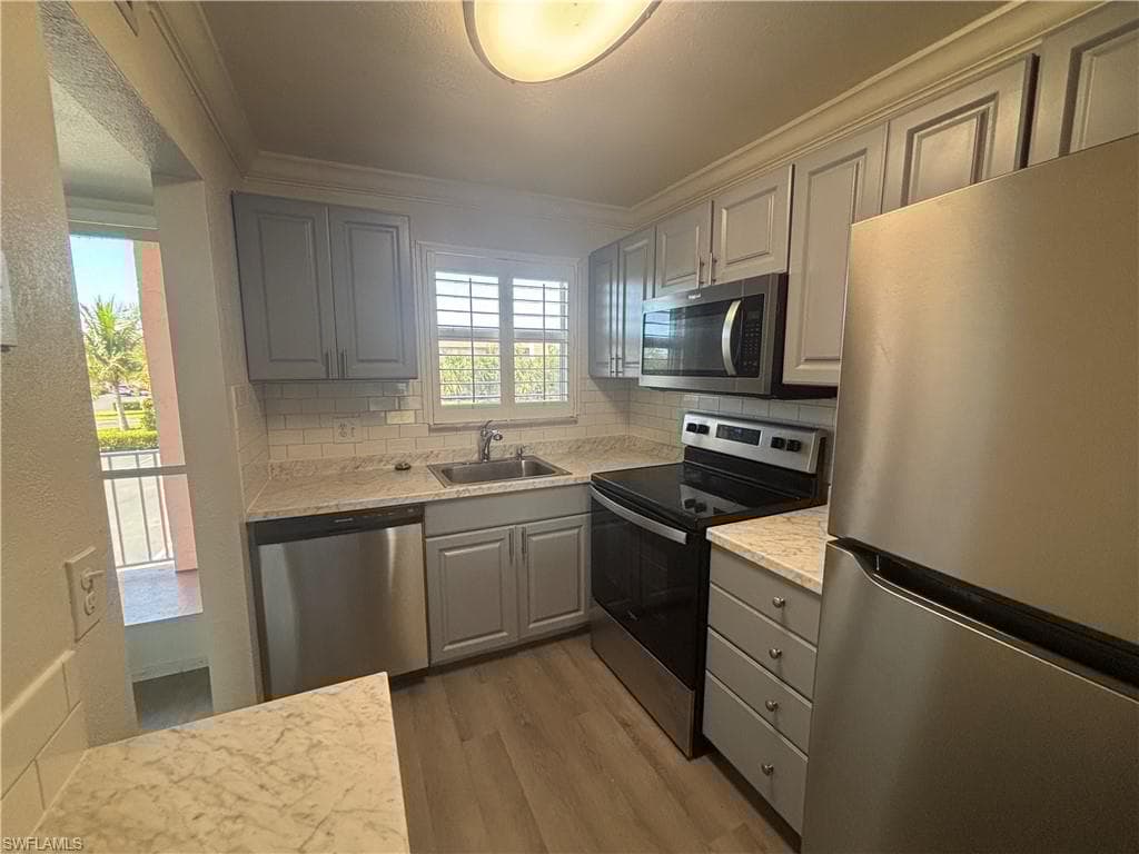 225 Turtle Lake Ct 210, Naples, FL 34105-17