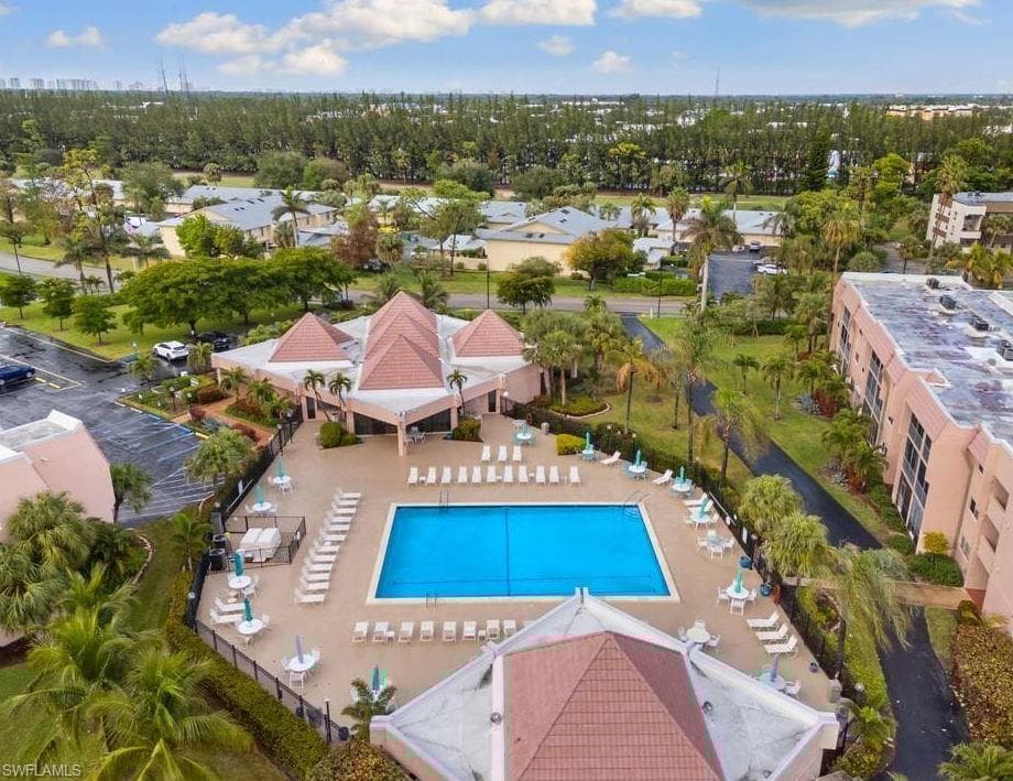 225 Turtle Lake Ct 210, Naples, FL 34105-21