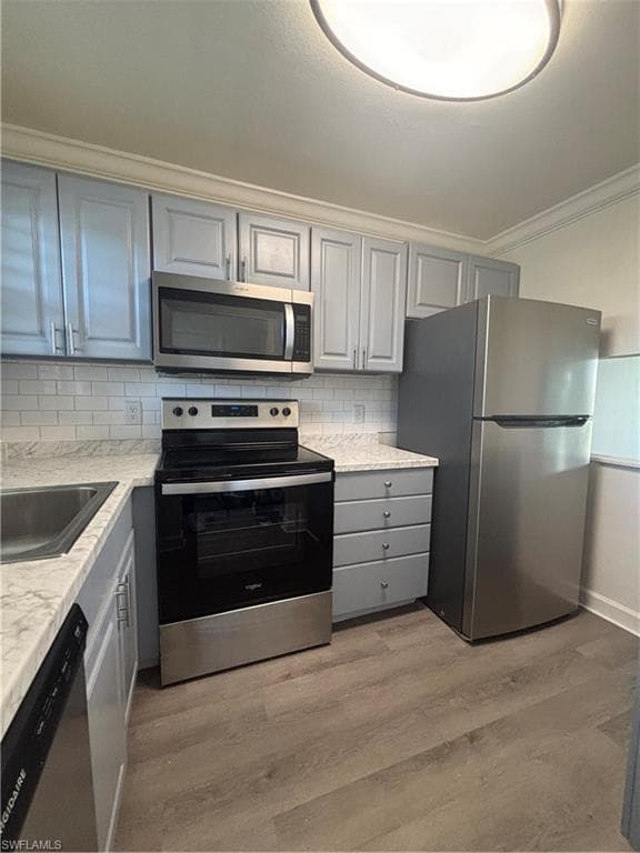 225 Turtle Lake Ct 210, Naples, FL 34105-3